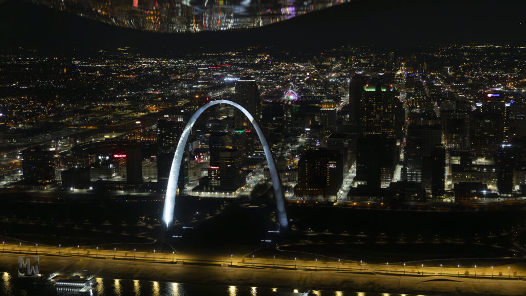 Saint Louis arch at night