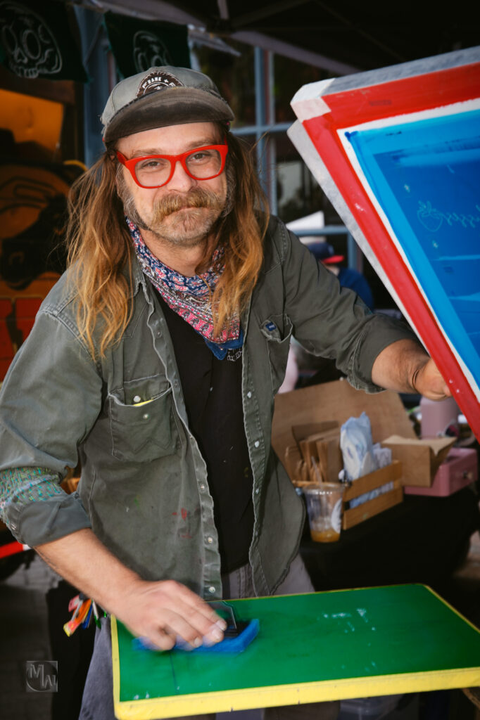 Man screen printer